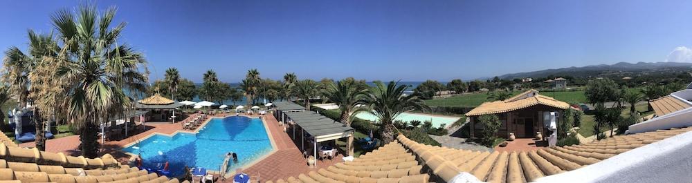 Hotel Oasis Kyparissia Exterior photo