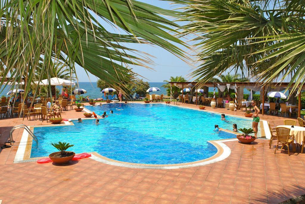 Hotel Oasis Kyparissia Exterior photo