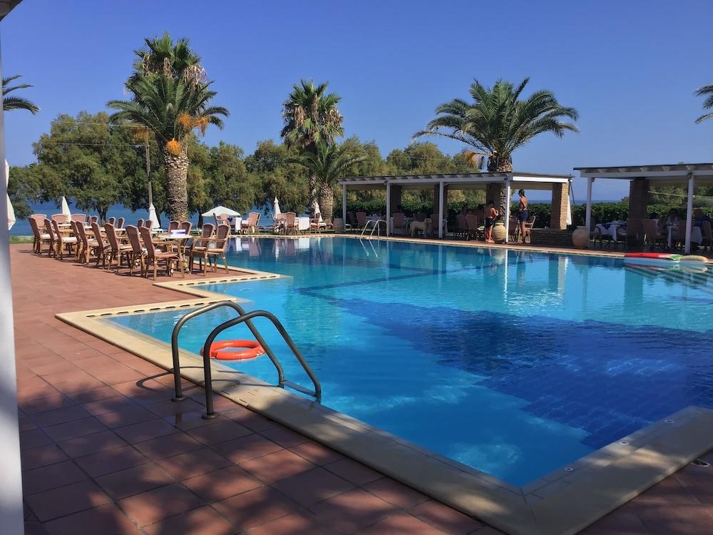 Hotel Oasis Kyparissia Exterior photo