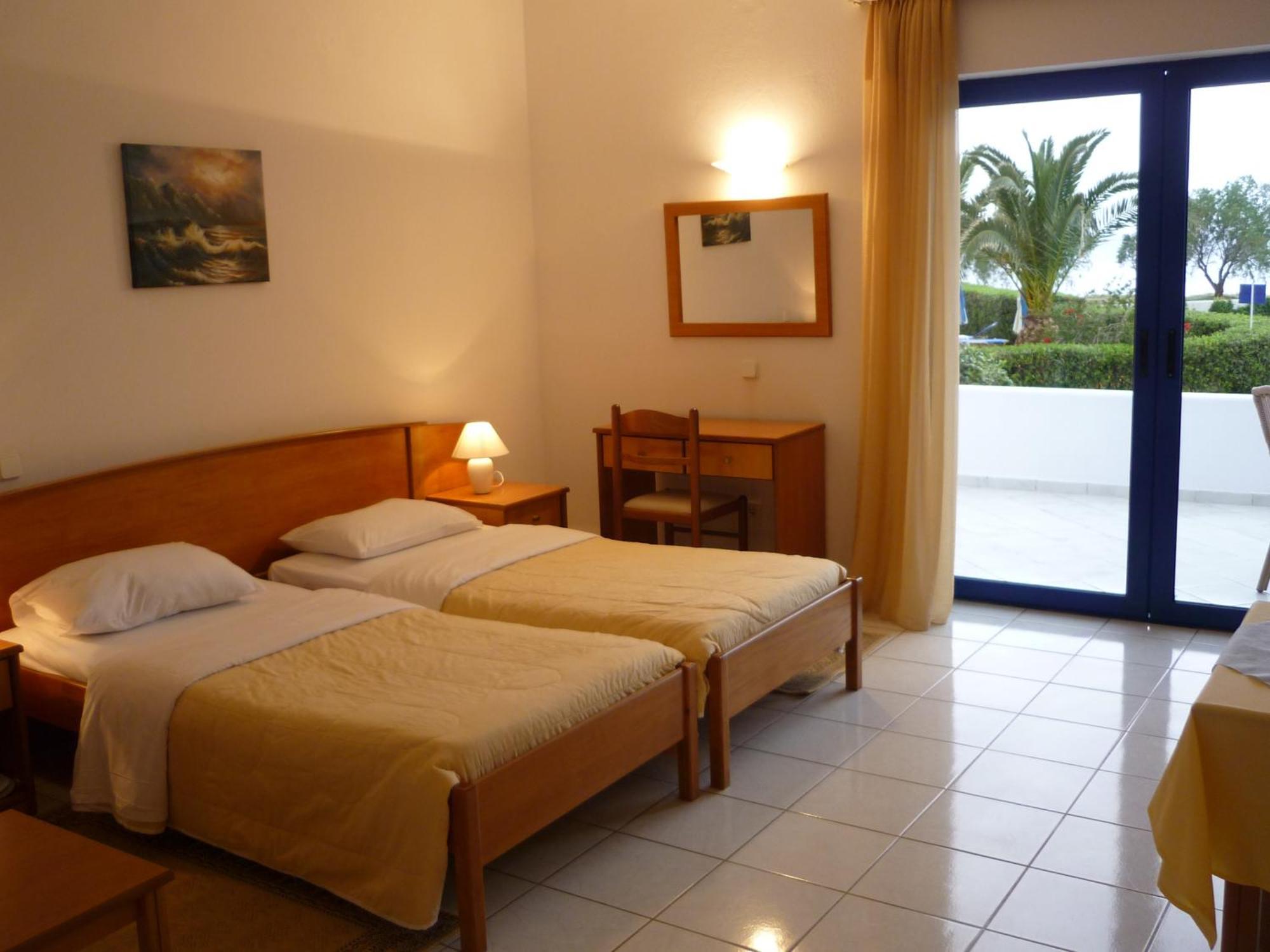 Hotel Oasis Kyparissia Exterior photo