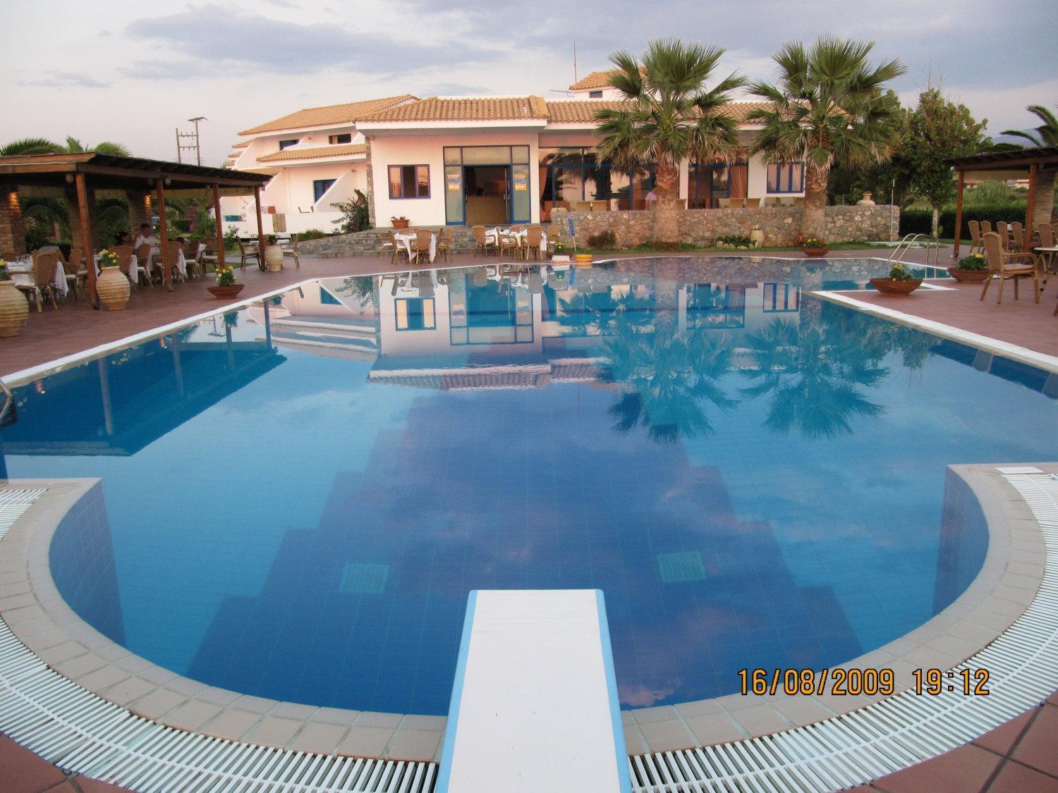 Hotel Oasis Kyparissia Exterior photo