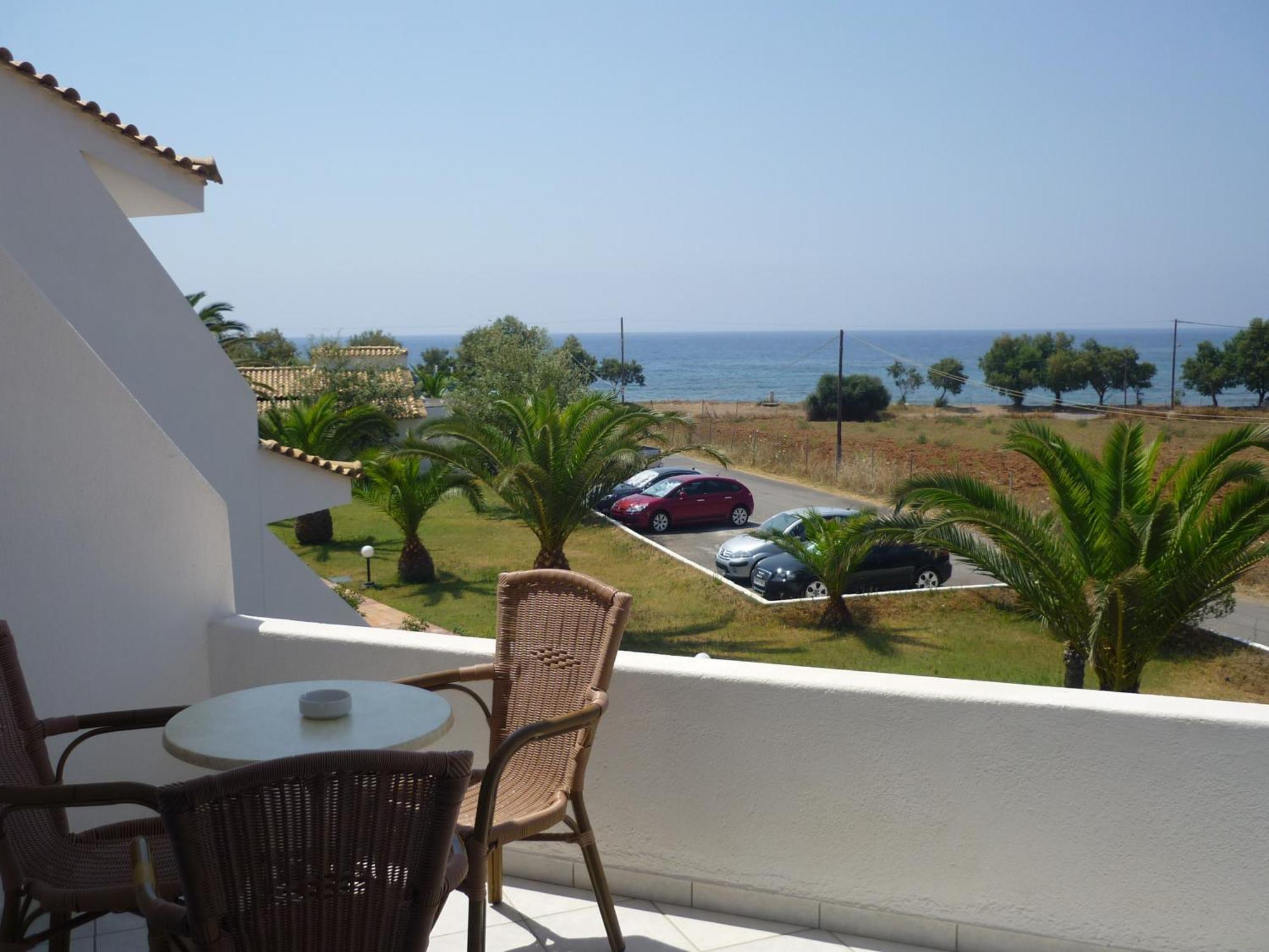 Hotel Oasis Kyparissia Exterior photo