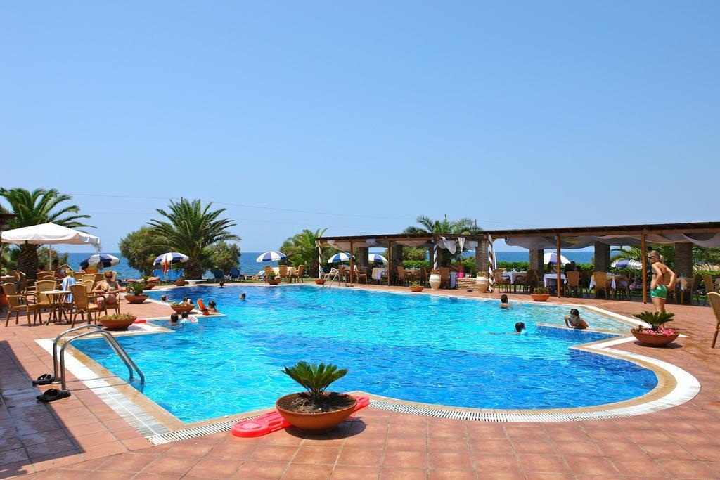 Hotel Oasis Kyparissia Exterior photo
