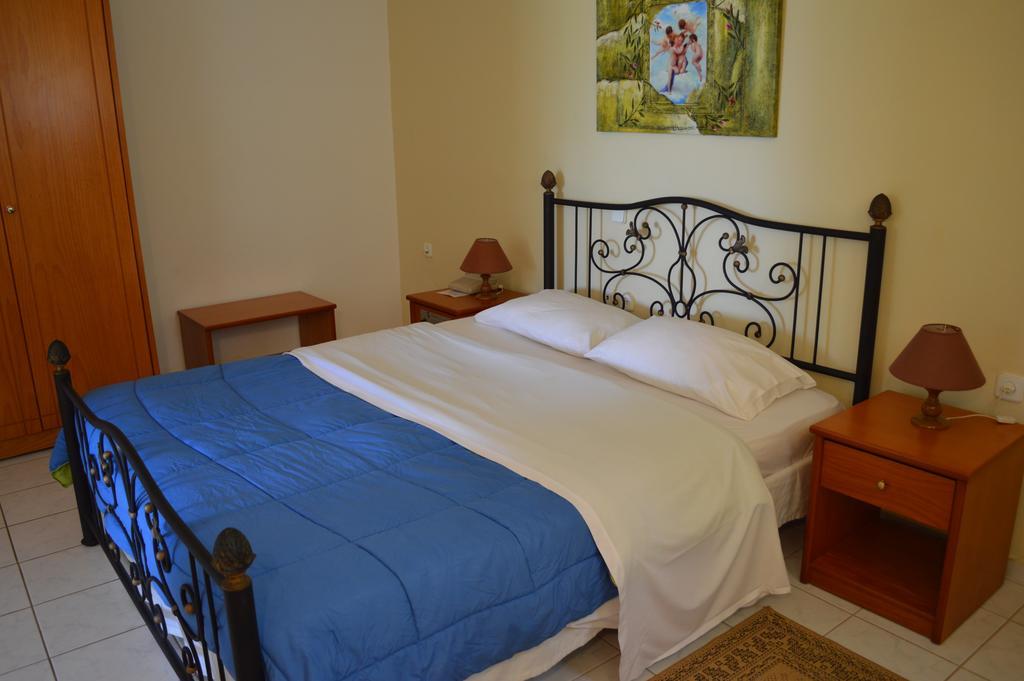 Hotel Oasis Kyparissia Exterior photo