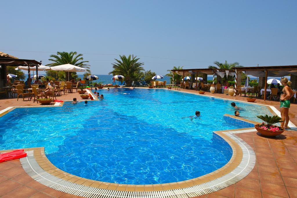 Hotel Oasis Kyparissia Exterior photo