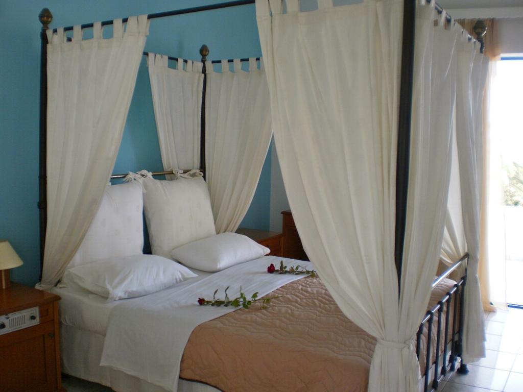 Hotel Oasis Kyparissia Exterior photo
