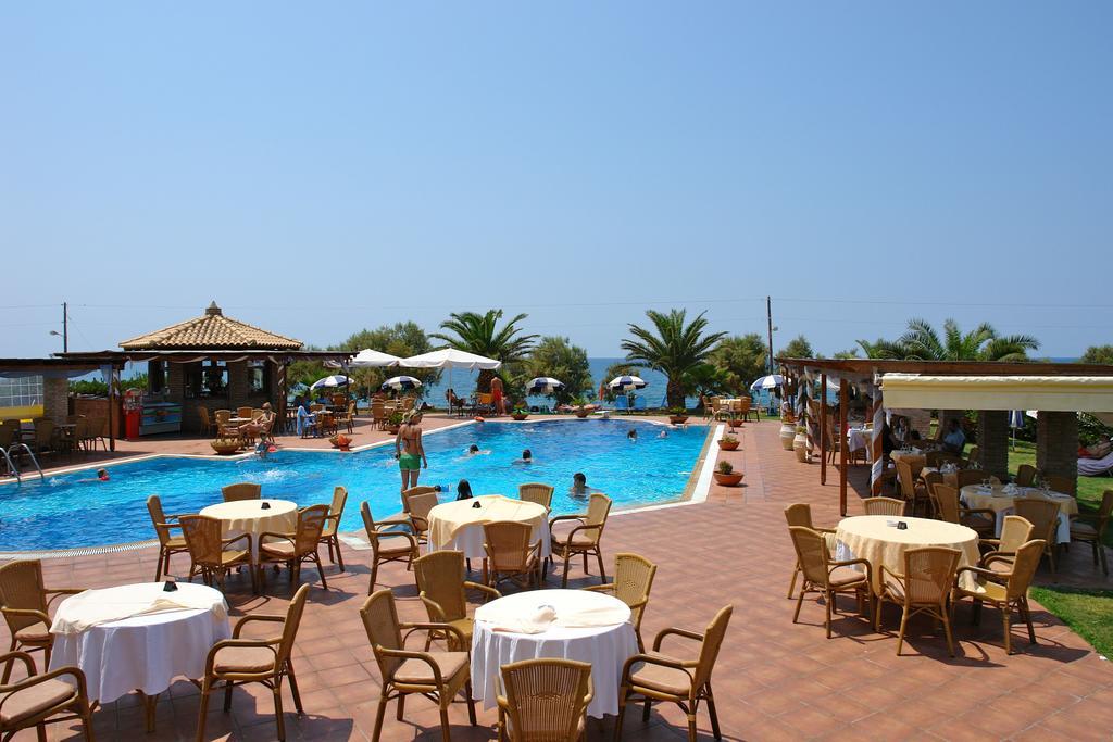 Hotel Oasis Kyparissia Exterior photo