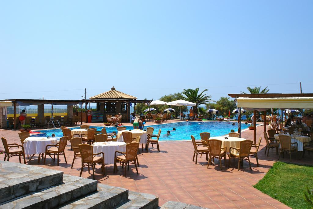 Hotel Oasis Kyparissia Exterior photo