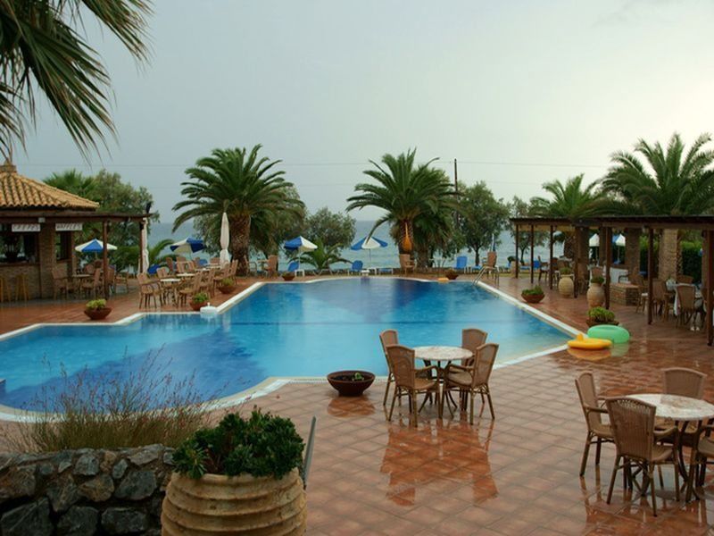 Hotel Oasis Kyparissia Exterior photo