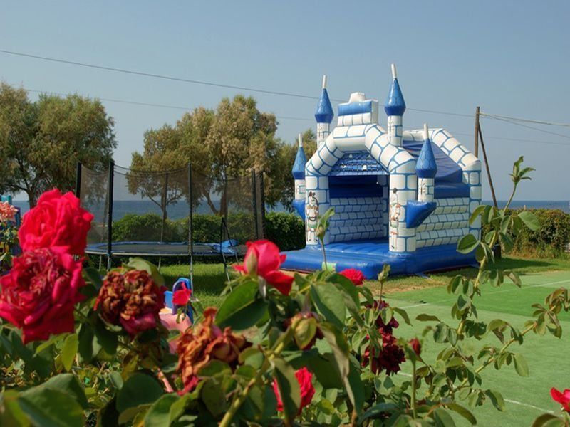 Hotel Oasis Kyparissia Exterior photo