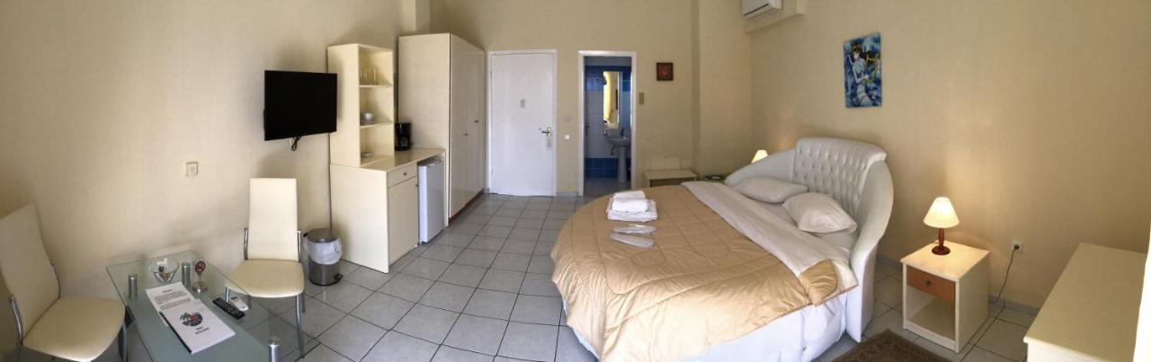 Hotel Oasis Kyparissia Exterior photo